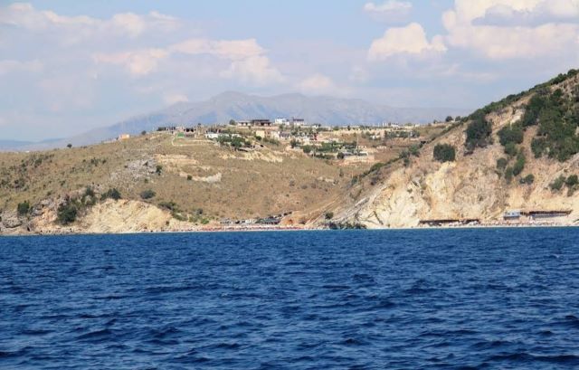 Poseidon Bay liegt südlich der Stadt Saranda, auf einem felsigen Gelände mit wunderbarem Panorama.